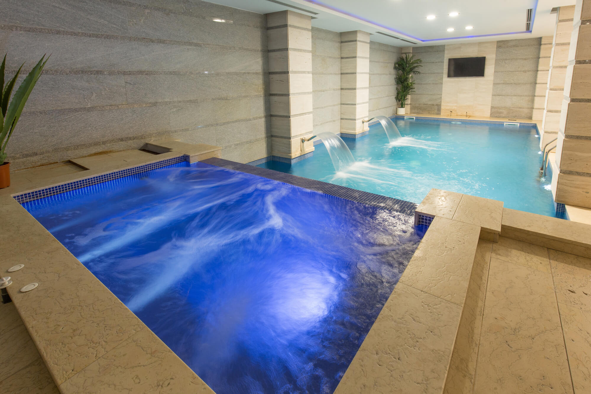 indoor luxury swimming pool